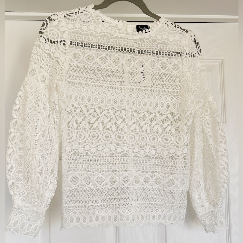 NWT Beautiful Lace Bell Sleeve Blouses - Picture 6 of 15